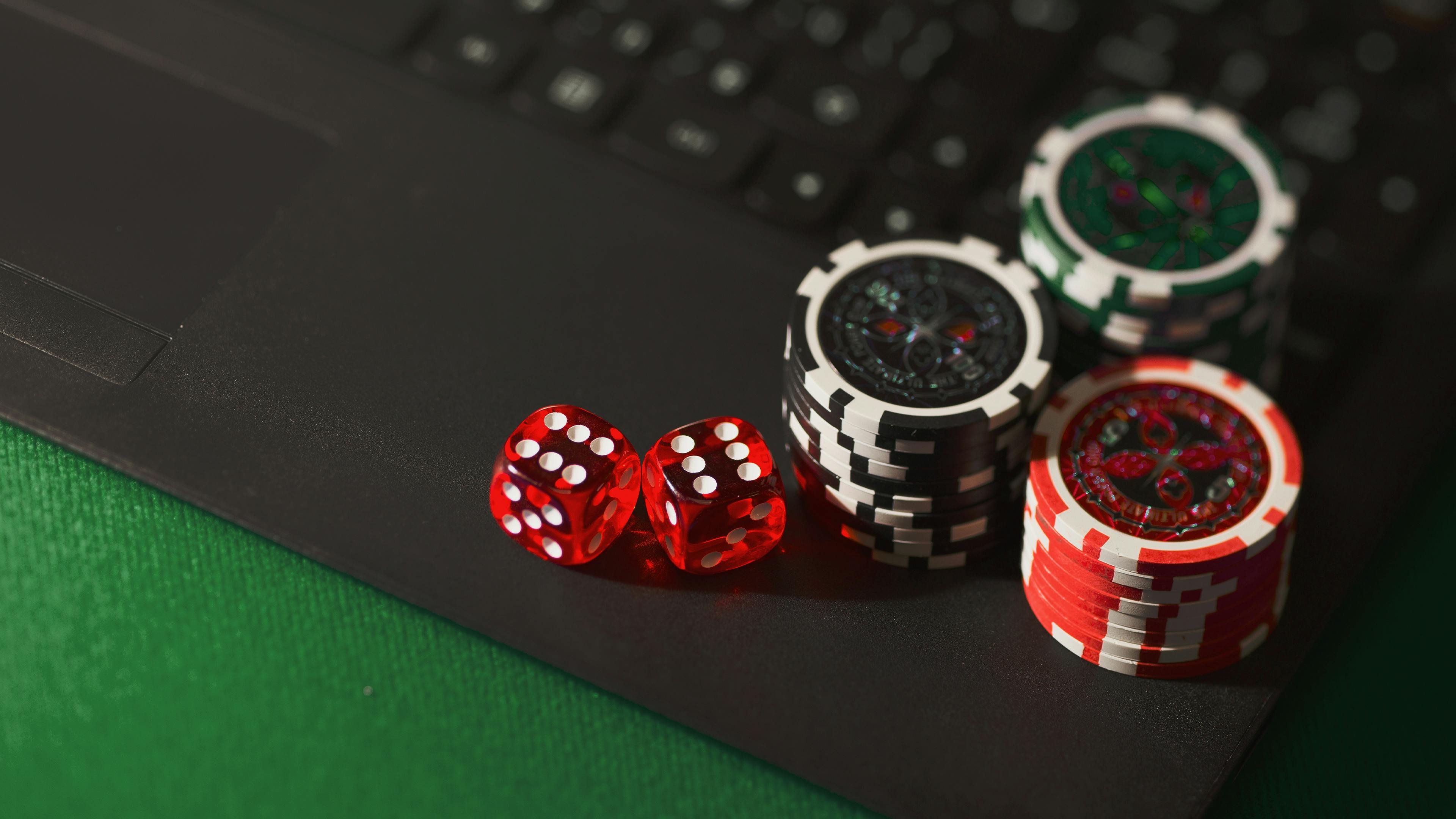 Roulette dengan teknologi kamera multi-angle Roulette wheel di studio topdewa dengan broadcast HD
